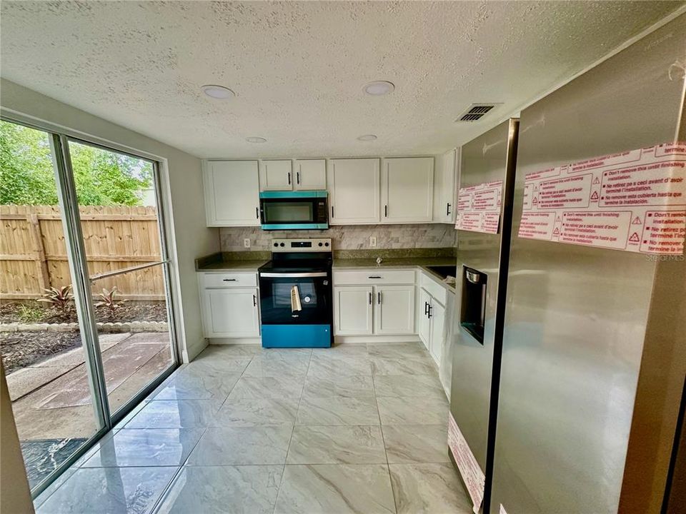 For Rent: $2,295 (3 beds, 2 baths, 1393 Square Feet)