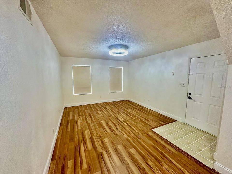 For Rent: $2,295 (3 beds, 2 baths, 1393 Square Feet)