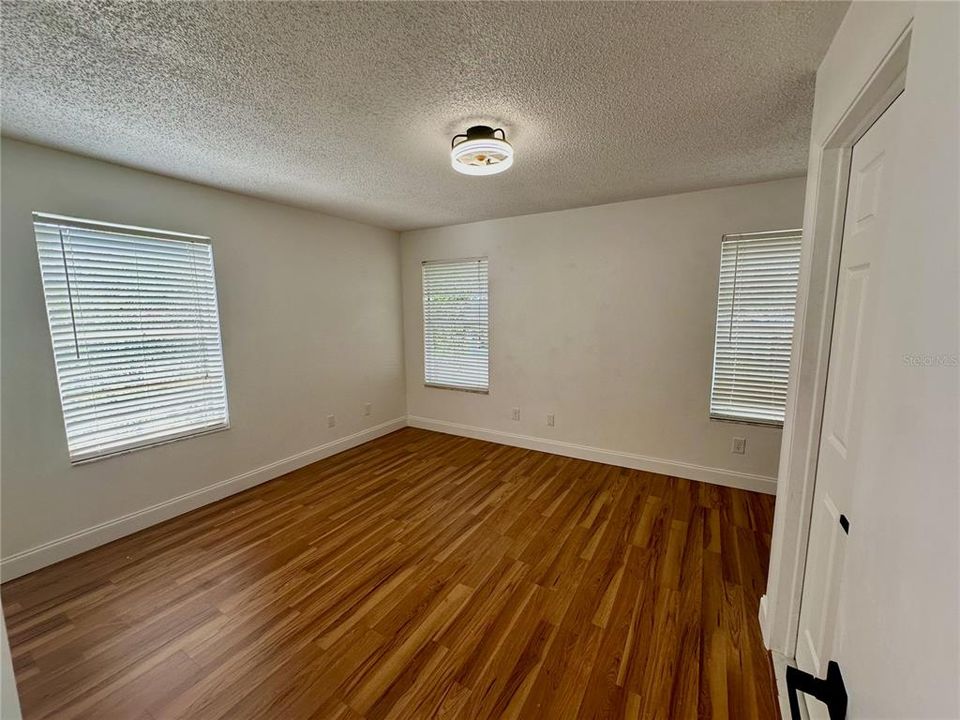 For Rent: $2,295 (3 beds, 2 baths, 1393 Square Feet)