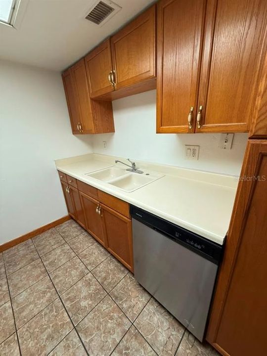 В аренду: $1,375 (2 спален, 2 ванн, 897 Квадратных фут)