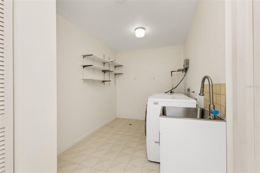 En Venta: $499,000 (3 camas, 2 baños, 1970 Pies cuadrados)