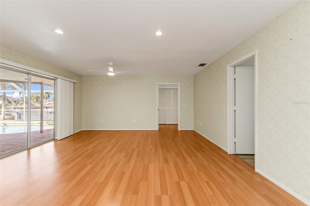 En Venta: $499,000 (3 camas, 2 baños, 1970 Pies cuadrados)