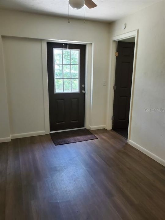 For Rent: $1,875 (3 beds, 2 baths, 1275 Square Feet)
