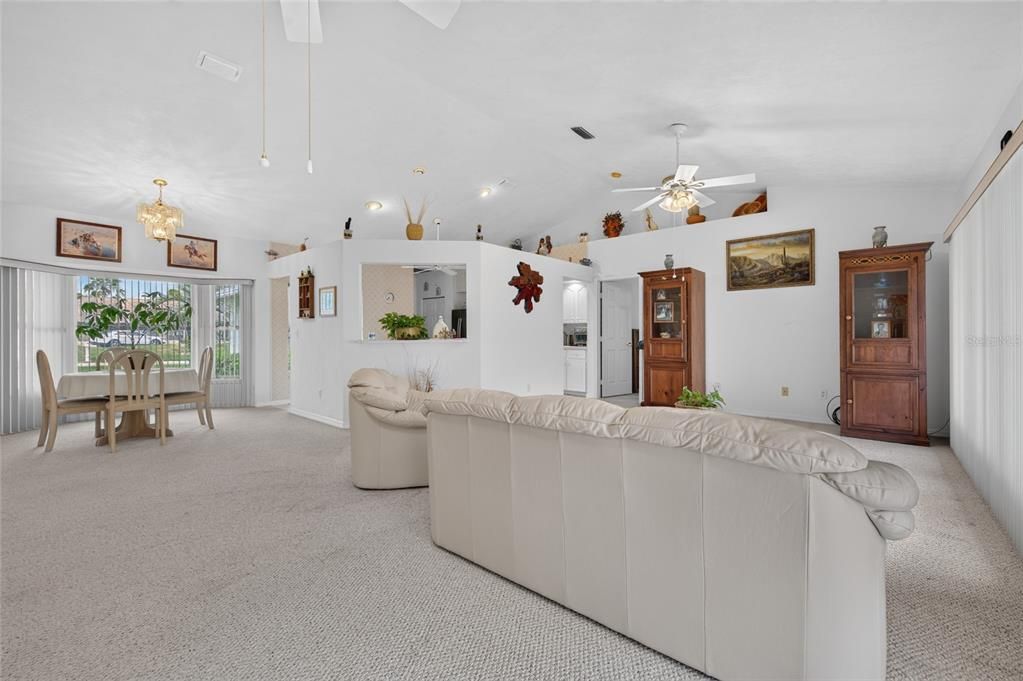En Venta: $415,000 (3 camas, 2 baños, 1847 Pies cuadrados)