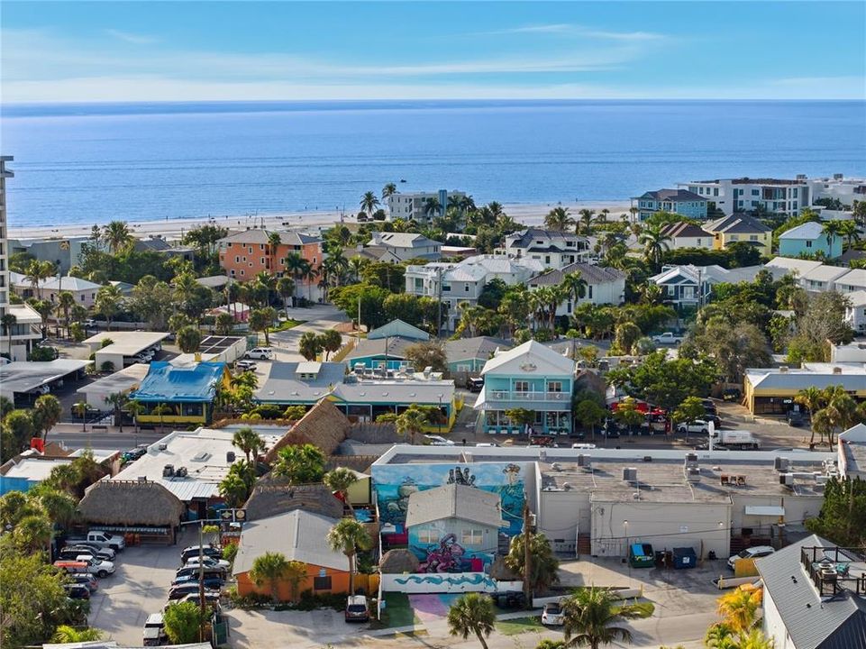 En Venta: $2,690,000 (6 camas, 4 baños, 2050 Pies cuadrados)