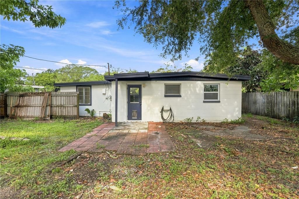 For Sale: $259,900 (2 beds, 1 baths, 952 Square Feet)