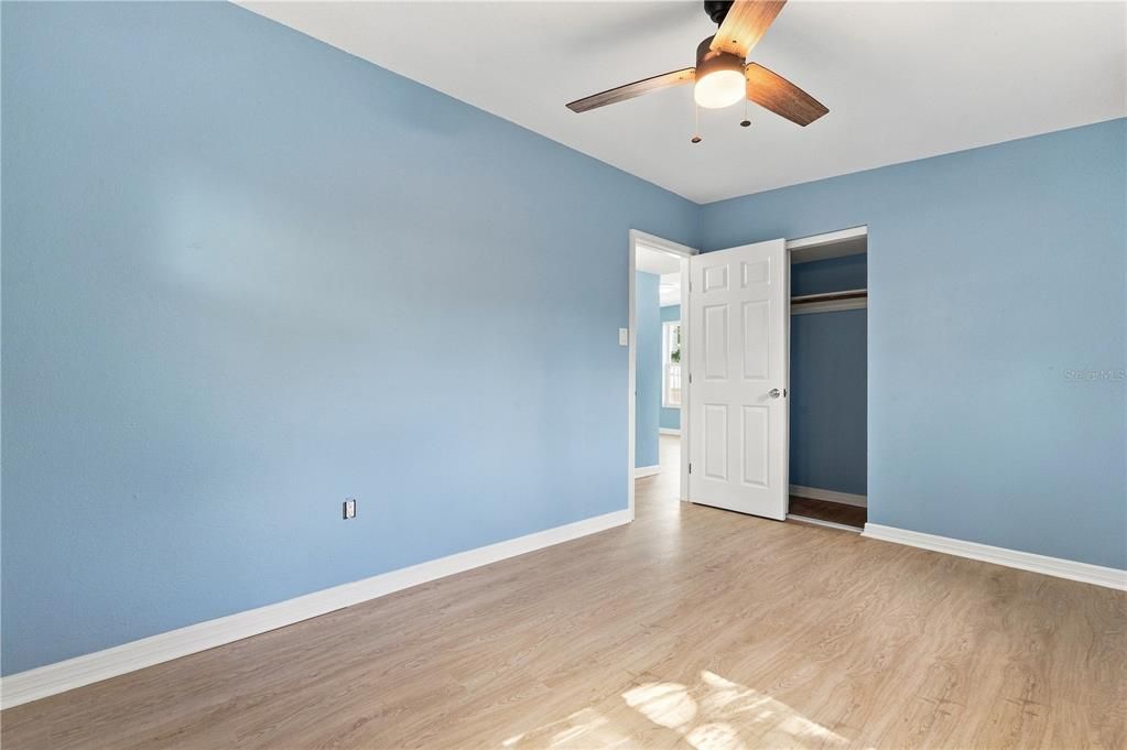 For Sale: $259,900 (2 beds, 1 baths, 952 Square Feet)