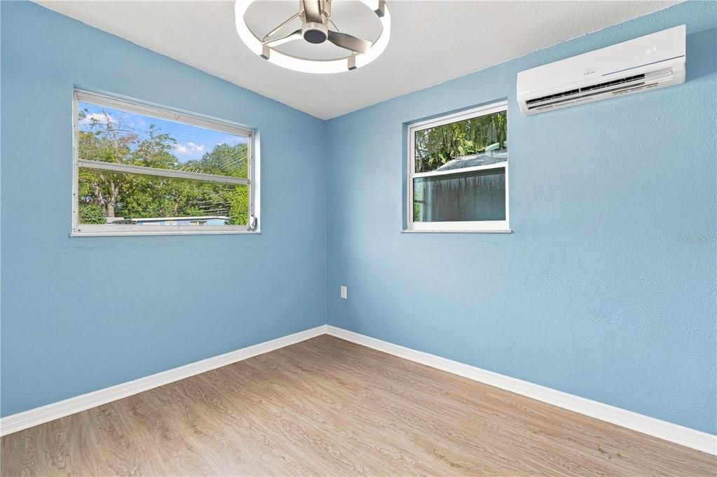 For Sale: $259,900 (2 beds, 1 baths, 952 Square Feet)