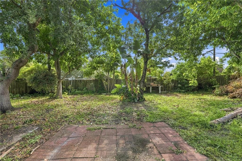 For Sale: $259,900 (2 beds, 1 baths, 952 Square Feet)