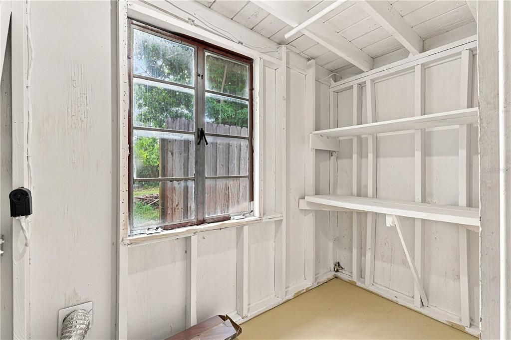 For Sale: $259,900 (2 beds, 1 baths, 952 Square Feet)
