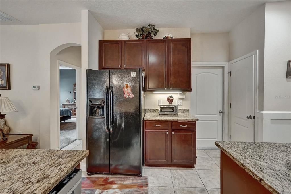 На продажу: $365,500 (4 спален, 2 ванн, 1780 Квадратных фут)