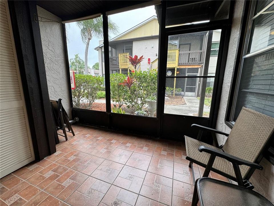 For Rent: $1,600 (3 beds, 2 baths, 1037 Square Feet)