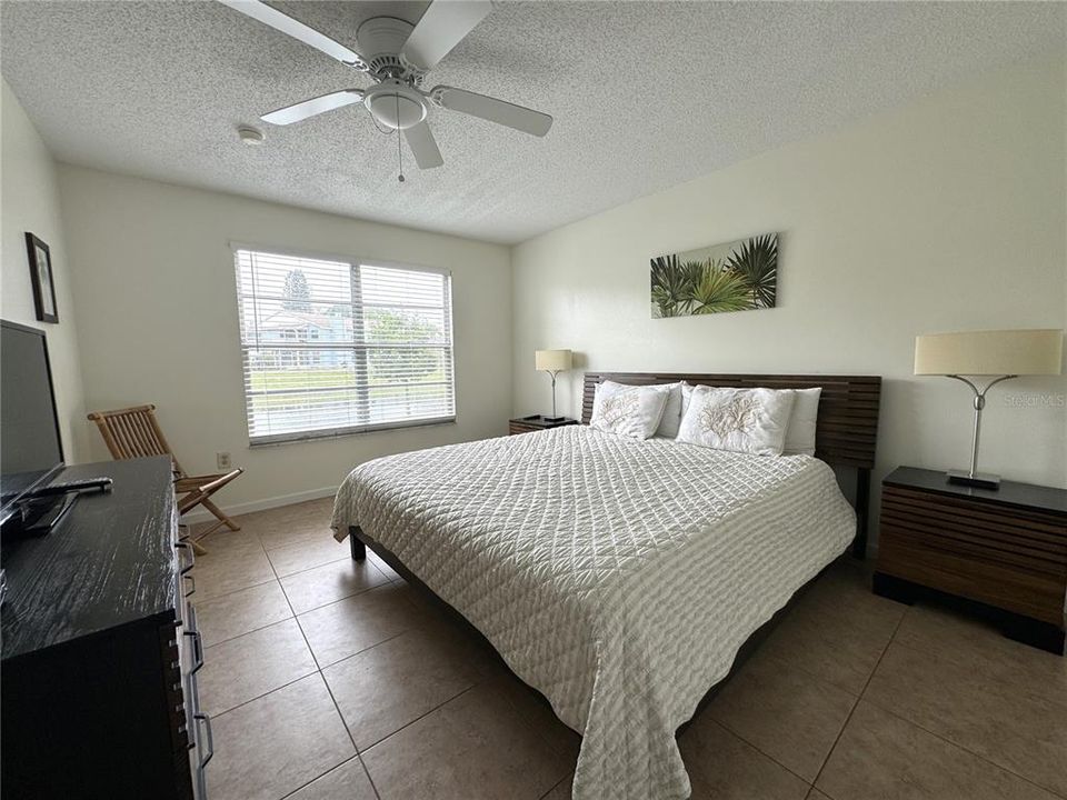 For Rent: $1,600 (3 beds, 2 baths, 1037 Square Feet)