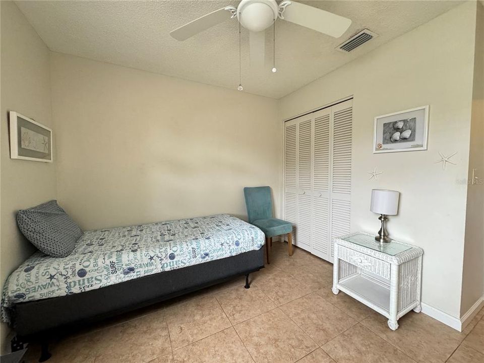 For Rent: $1,600 (3 beds, 2 baths, 1037 Square Feet)