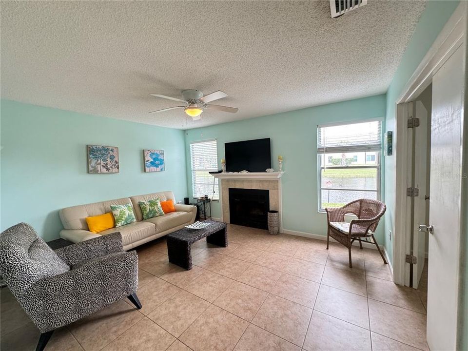 For Rent: $1,600 (3 beds, 2 baths, 1037 Square Feet)