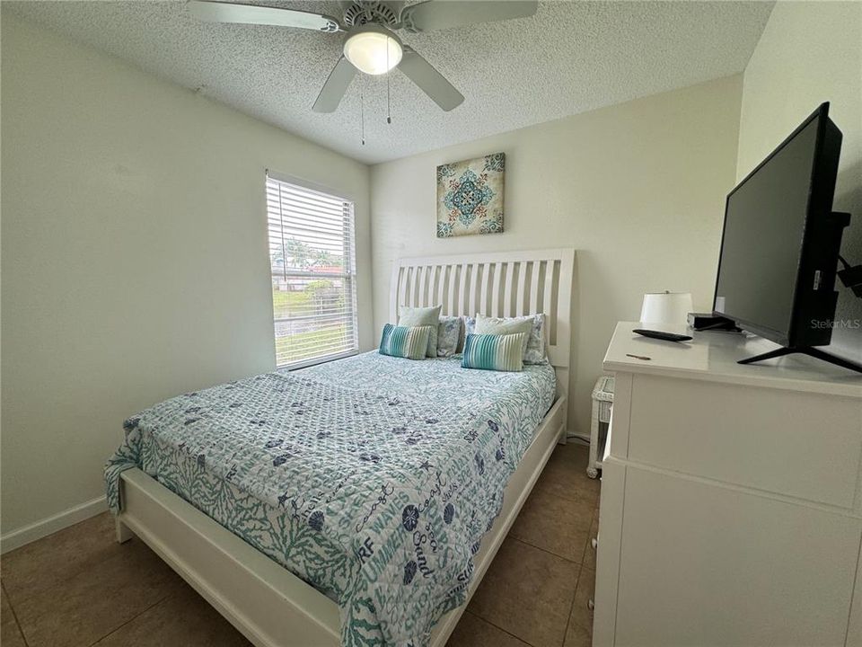 For Rent: $1,600 (3 beds, 2 baths, 1037 Square Feet)