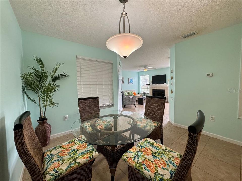 For Rent: $1,600 (3 beds, 2 baths, 1037 Square Feet)