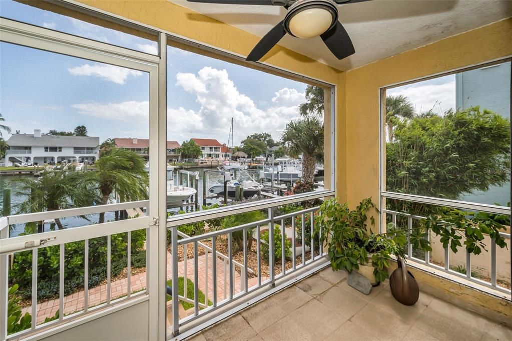 En Venta: $1,225,000 (3 camas, 3 baños, 2215 Pies cuadrados)