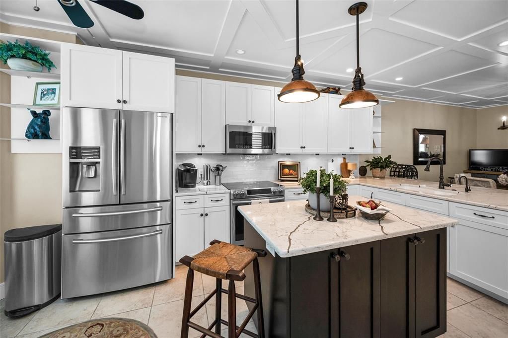 En Venta: $1,225,000 (3 camas, 3 baños, 2215 Pies cuadrados)