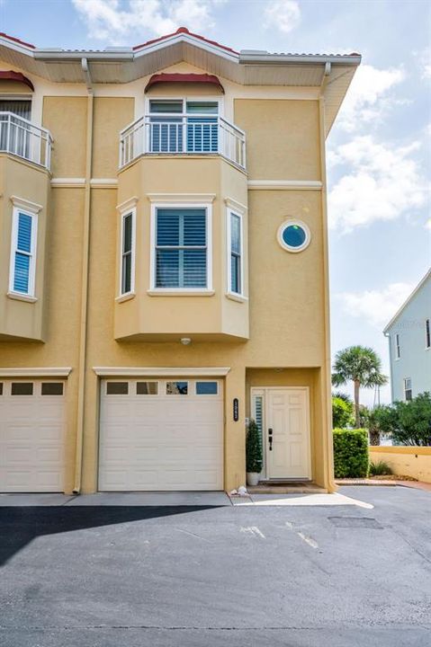 En Venta: $1,225,000 (3 camas, 3 baños, 2215 Pies cuadrados)