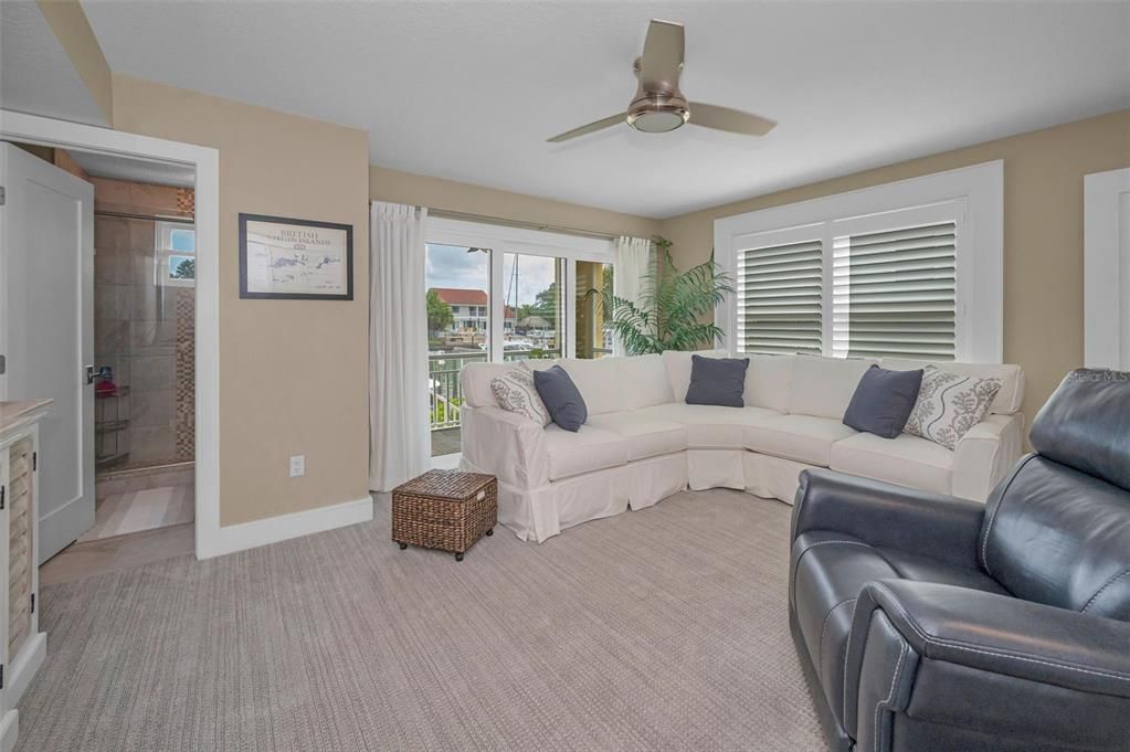 En Venta: $1,225,000 (3 camas, 3 baños, 2215 Pies cuadrados)