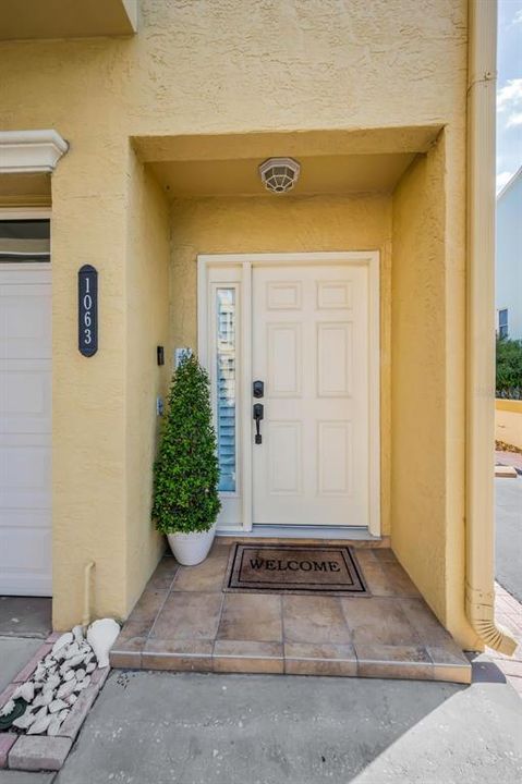 En Venta: $1,225,000 (3 camas, 3 baños, 2215 Pies cuadrados)