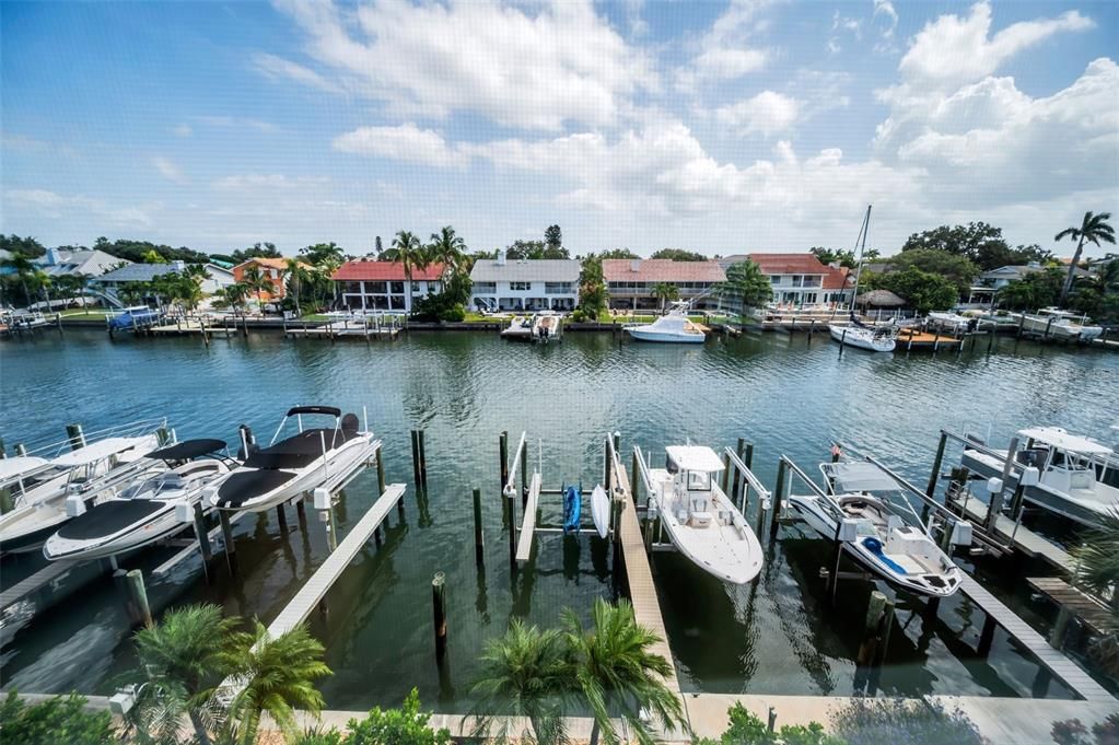 En Venta: $1,225,000 (3 camas, 3 baños, 2215 Pies cuadrados)