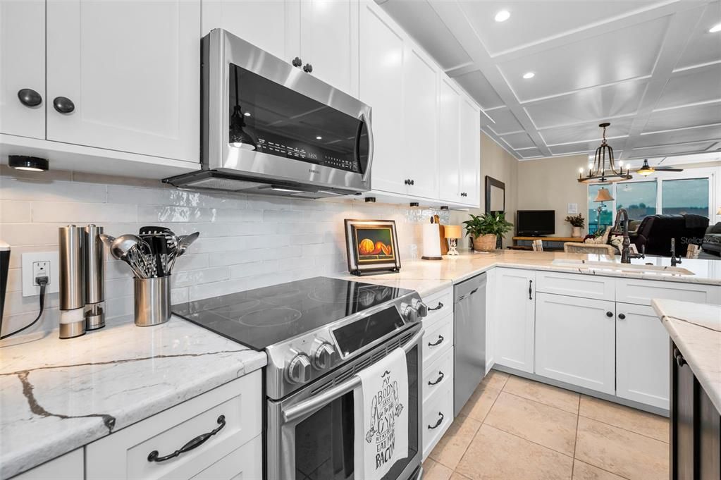 En Venta: $1,225,000 (3 camas, 3 baños, 2215 Pies cuadrados)