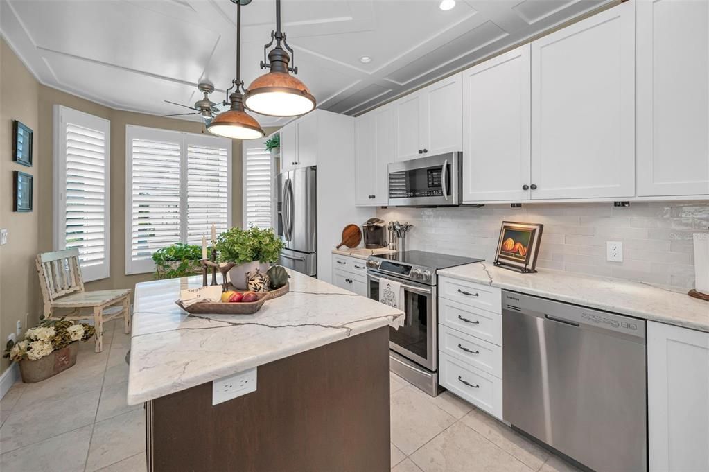 En Venta: $1,225,000 (3 camas, 3 baños, 2215 Pies cuadrados)