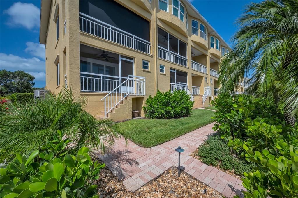 En Venta: $1,225,000 (3 camas, 3 baños, 2215 Pies cuadrados)