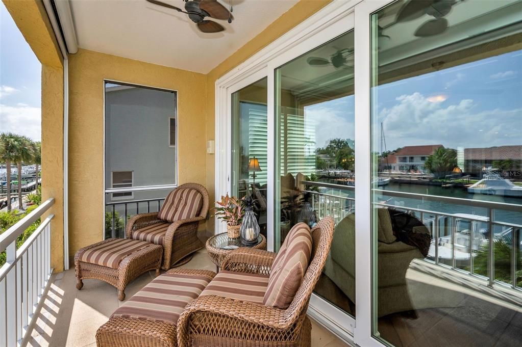 En Venta: $1,225,000 (3 camas, 3 baños, 2215 Pies cuadrados)