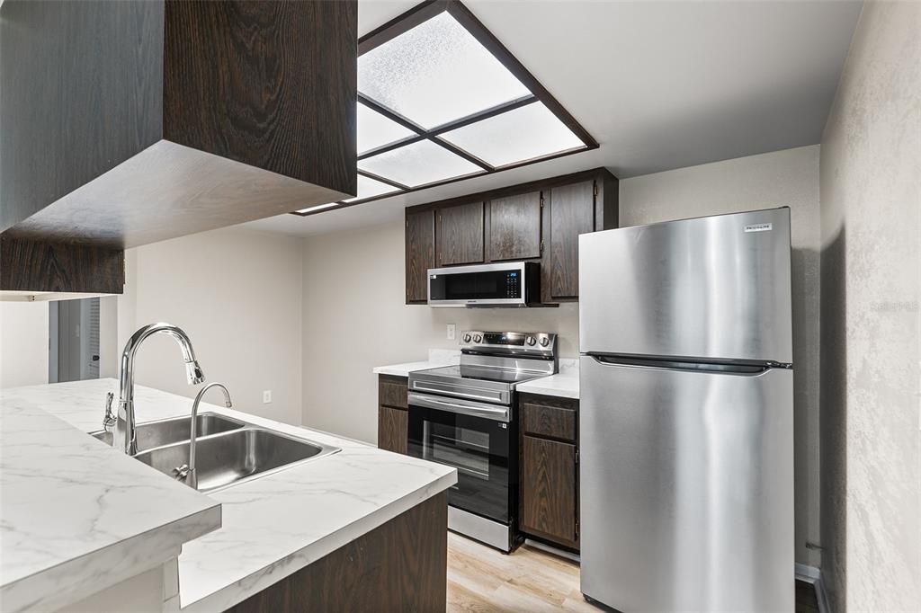 For Sale: $119,900 (2 beds, 2 baths, 1099 Square Feet)