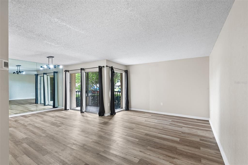 For Sale: $119,900 (2 beds, 2 baths, 1099 Square Feet)