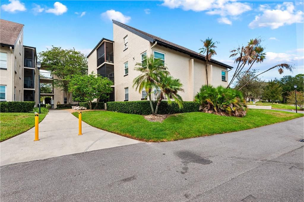 For Sale: $119,900 (2 beds, 2 baths, 1099 Square Feet)
