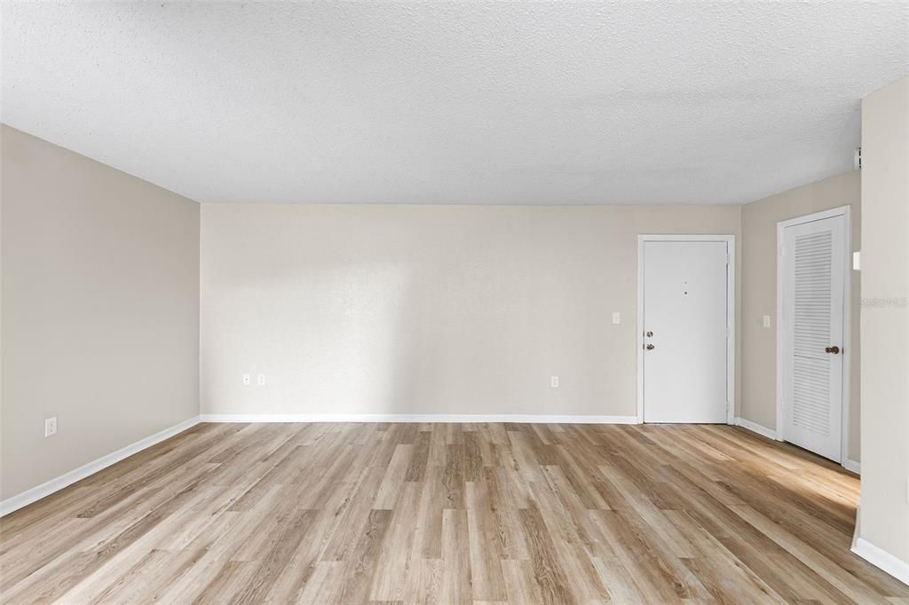 For Sale: $119,900 (2 beds, 2 baths, 1099 Square Feet)