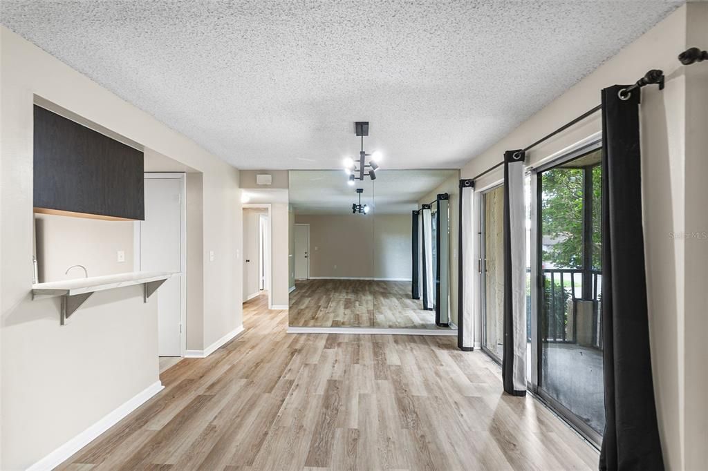 For Sale: $119,900 (2 beds, 2 baths, 1099 Square Feet)