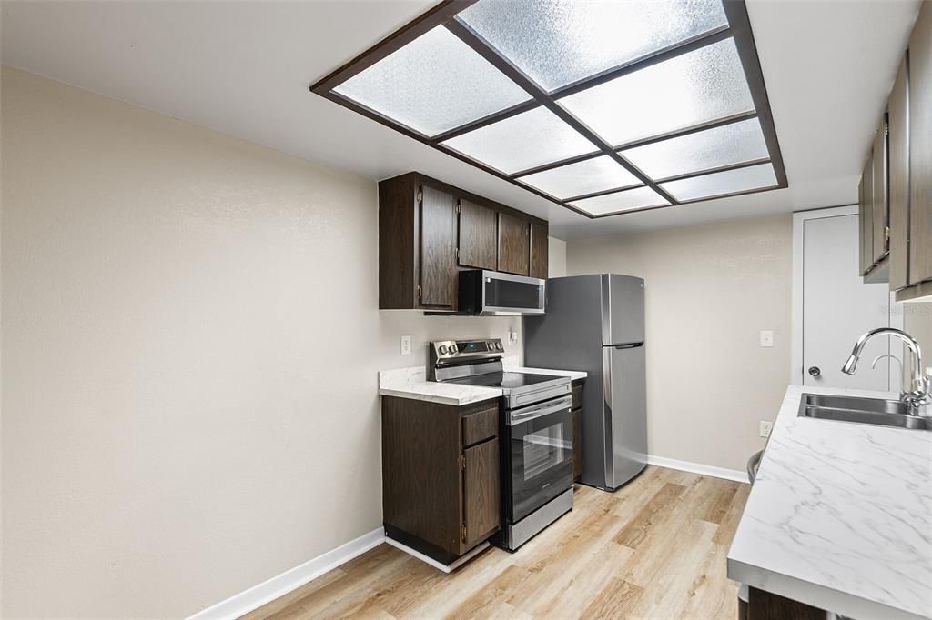 For Sale: $119,900 (2 beds, 2 baths, 1099 Square Feet)