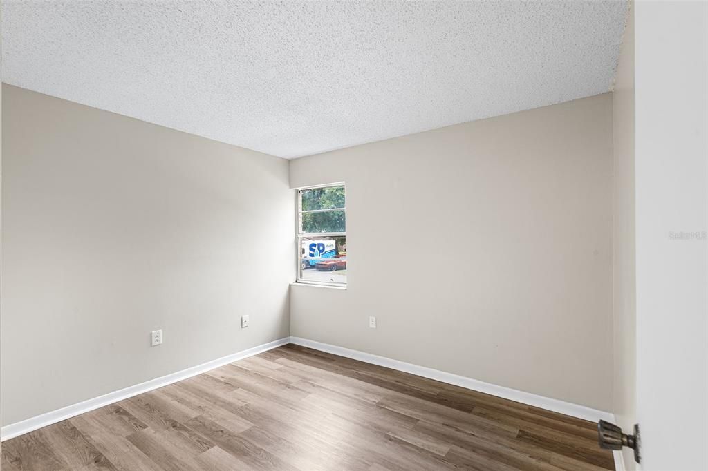 For Sale: $119,900 (2 beds, 2 baths, 1099 Square Feet)