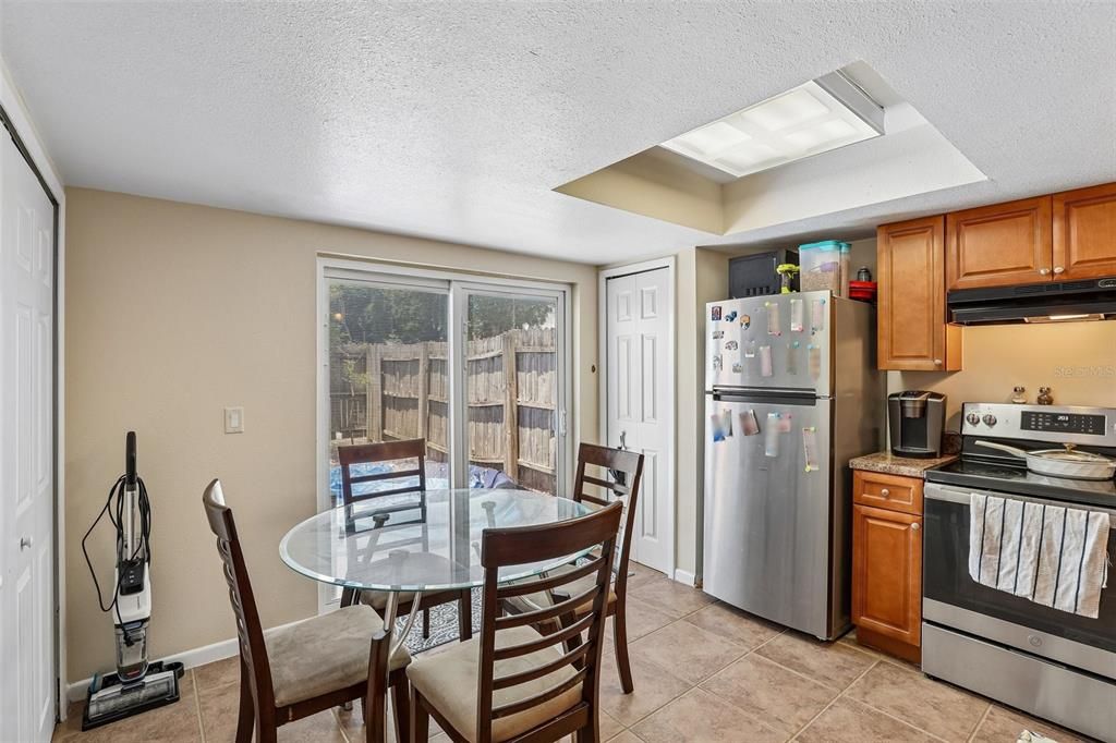 En Venta: $245,000 (2 camas, 2 baños, 976 Pies cuadrados)