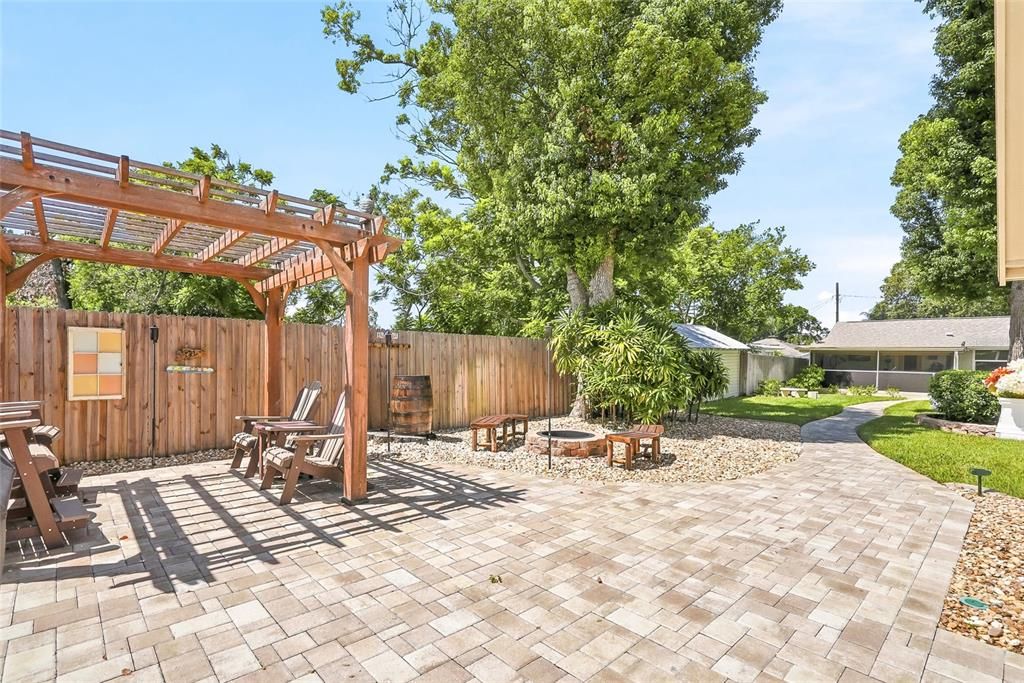 На продажу: $375,500 (2 спален, 1 ванн, 996 Квадратных фут)