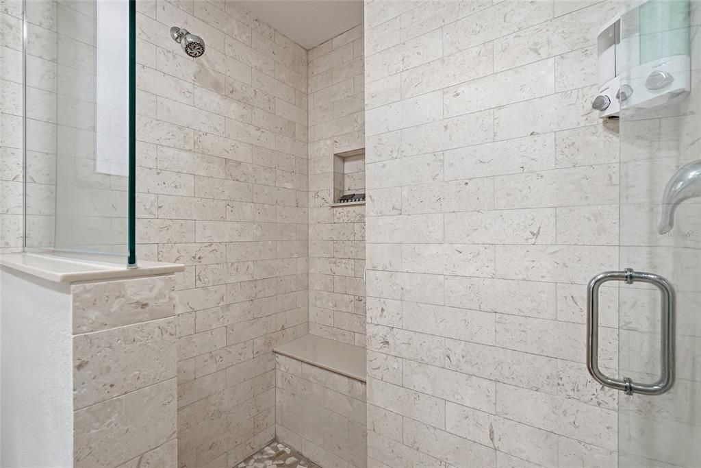 На продажу: $375,500 (2 спален, 1 ванн, 996 Квадратных фут)