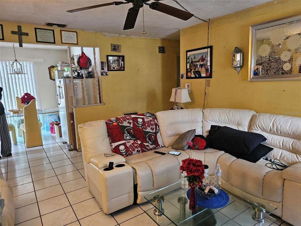 En Venta: $279,000 (3 camas, 2 baños, 1065 Pies cuadrados)