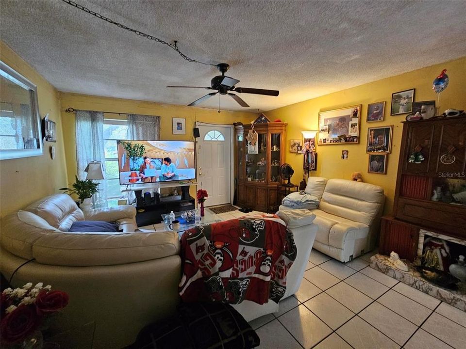 En Venta: $279,000 (3 camas, 2 baños, 1065 Pies cuadrados)