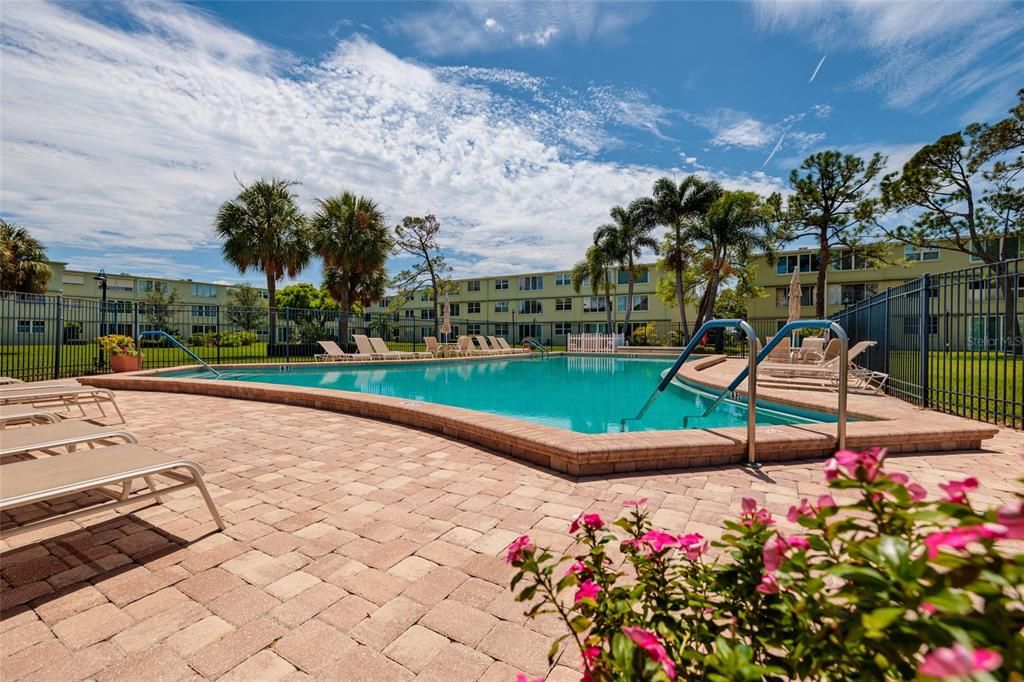 For Rent: $1,800 (2 beds, 2 baths, 1035 Square Feet)