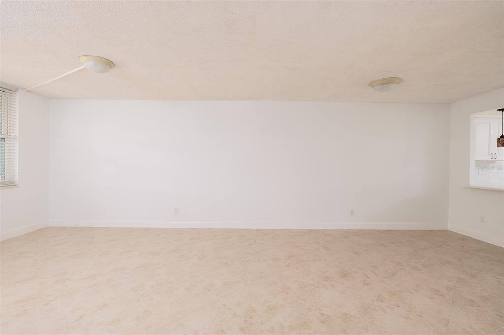 For Rent: $1,800 (2 beds, 2 baths, 1035 Square Feet)
