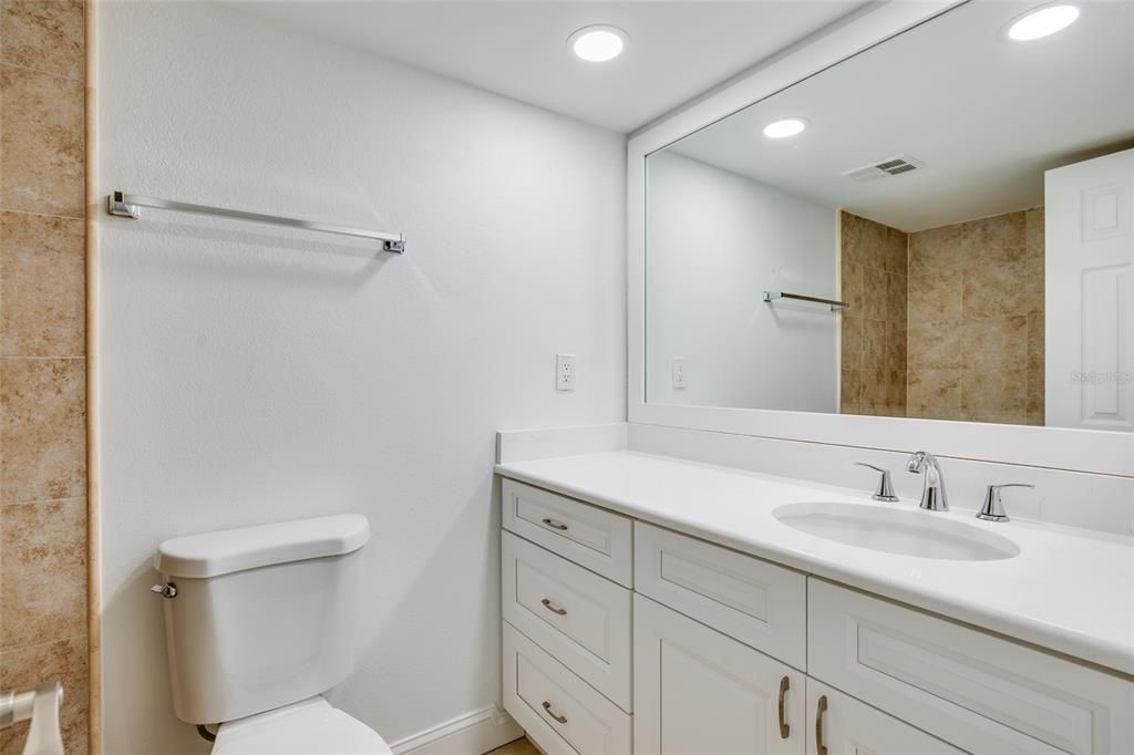 For Rent: $1,800 (2 beds, 2 baths, 1035 Square Feet)
