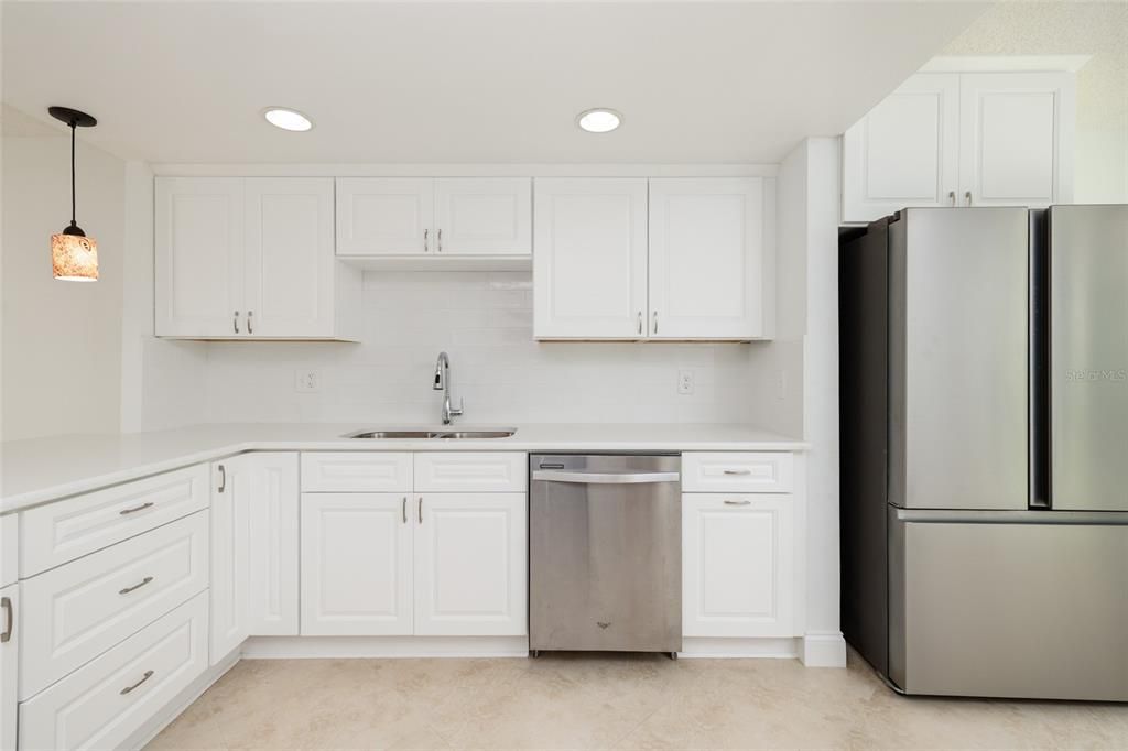 For Rent: $1,800 (2 beds, 2 baths, 1035 Square Feet)