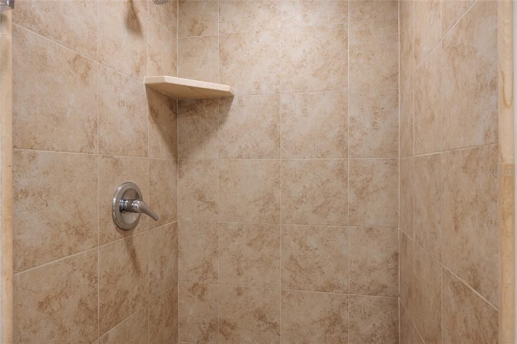 For Rent: $1,800 (2 beds, 2 baths, 1035 Square Feet)