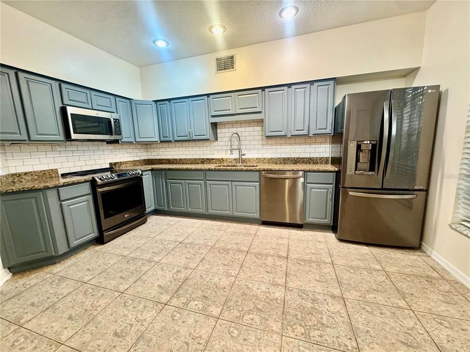 В аренду: $3,495 (5 спален, 3 ванн, 2400 Квадратных фут)