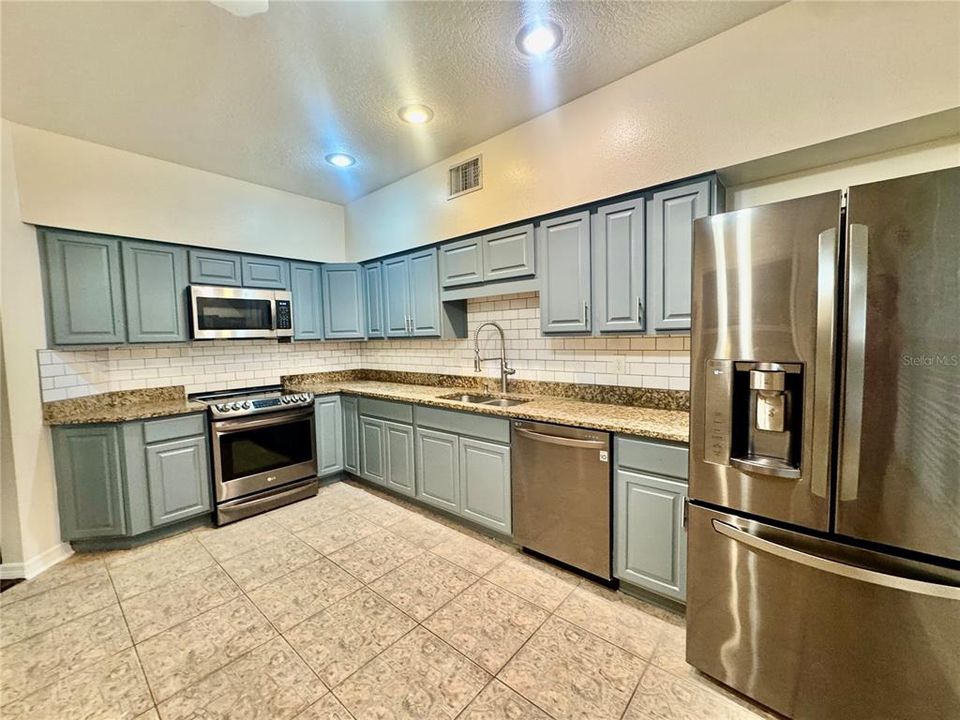 В аренду: $3,495 (5 спален, 3 ванн, 2400 Квадратных фут)